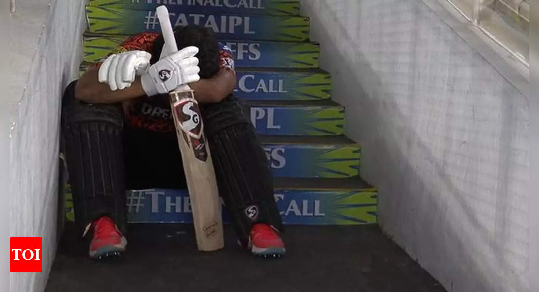 Rahul Tripathi sits on stairs devastated after unfortunate run-out in Qualifier 1 | Cricket News