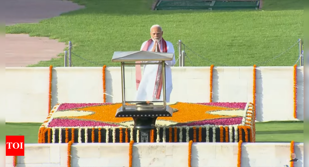 PM Modi pays tribute to Mahatma Gandhi at Rajghat ahead of swearing-in ceremony | India News – Times of India