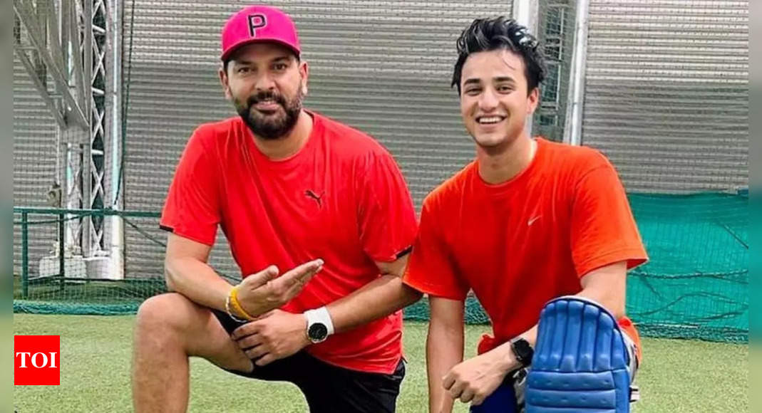 ‘Mai Yuvi paaji ke tarah…’: Abhishek Sharma’s father shares impact of Yuvraj Singh on youngster’s career | Cricket News – Times of India