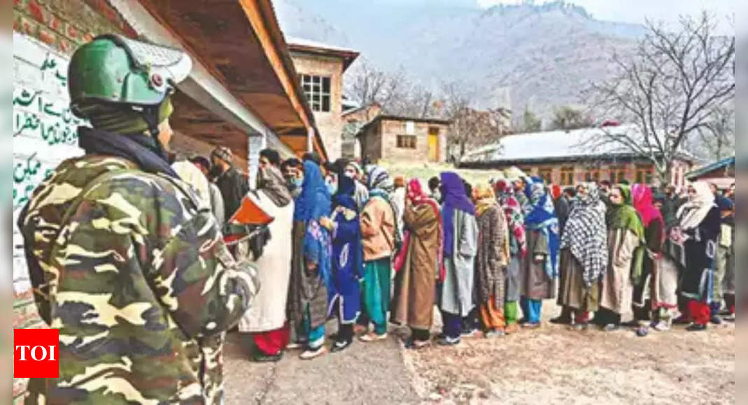 Almost 90 percent Lok Sabha candidates in J-K forfeit security deposits | India News - Times of India