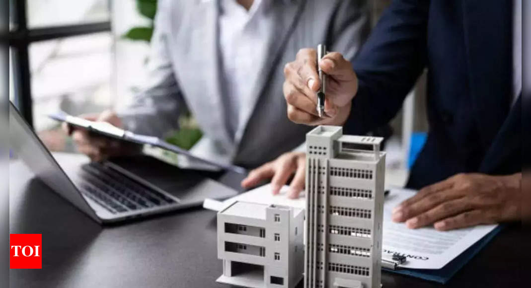 Only 195 out of the 31515 ongoing real estate projects have established complaint redressal cells, says MahaRERA – Times of India