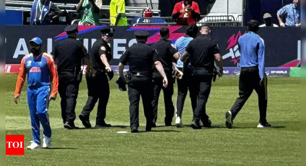 T20 World Cup: Fan interrupts play to meet India skipper Rohit Sharma during warm-up game in New York | Cricket News - Times of India