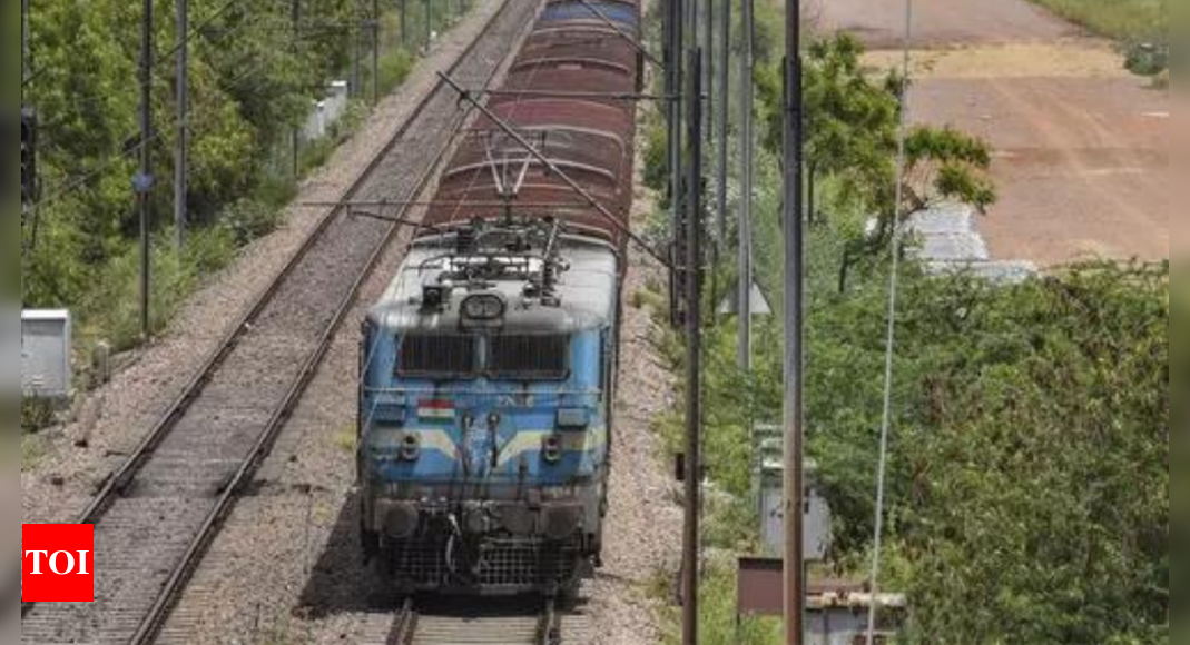 Coaches of Panchavati Express get detached, nobody hurt; journey resumes after 40-minute delay | India News – Times of India