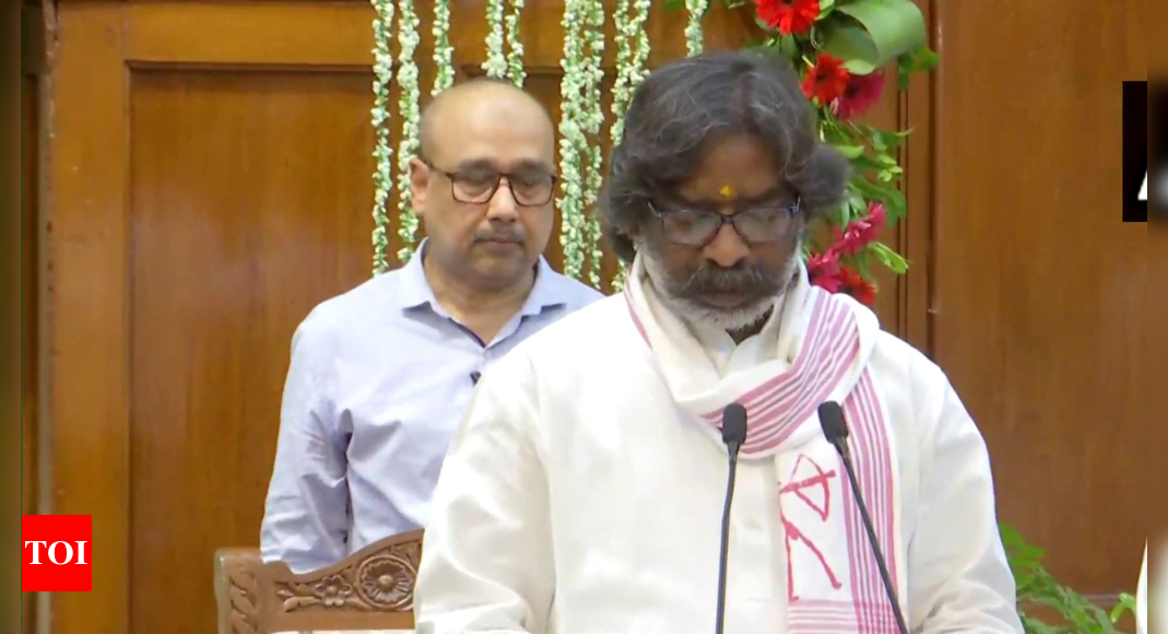 Hemant Soren takes oath as Jharkhand chief minister for third time | India News – Times of India